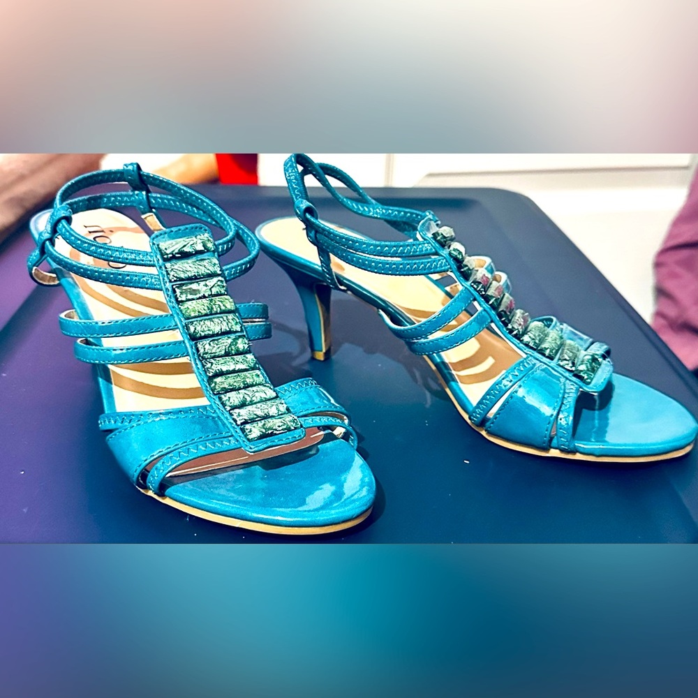 NEW Rialto Turquoise Kitten Heels with Open Top Beautiful 6.5 US M